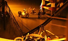 Cầu ở Sài Gòn sập do xe ben chở đá quá tải gấp 5 lần