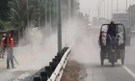 Bão bụi khủng khiếp tấn công người đi xe máy ở TP.HCM