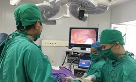 Phẫu thuật đường ruột lại bị cắt buồng trứng