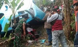 Xe buýt lao xuống vực, 21 người tử nạn