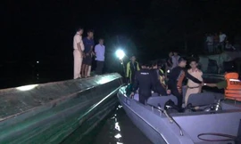  3 mẹ con tử vong khi sà lan chở gạch bị lật