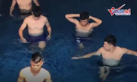 Ngắm body siêu chuẩn của các 'hot boy' U23 Việt Nam dưới bể bơi