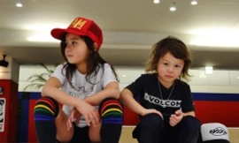 Vận động viên trượt ván chuyên nghiệp nhỏ tuổi nhất thế giới