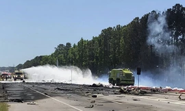 Máy bay vận tải quân sự Mỹ gặp sự cố lao thẳng đầu xuống đất