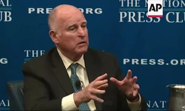 Thống đốc lương cao nhất nước Mỹ dùng 1 đôi giày trong 25 năm