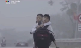 Cậu học sinh nghèo ở Nghệ An 5 năm làm đôi chân cho bạn đến trường 