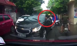 Lấn làn giữa lúc ùn tắc, nữ tài xế còn lớn tiếng ép xe đi đúng đường