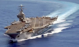 Xem máy bay chiến đấu cất, hạ cánh trên tàu sân bay USS Carl Vinson