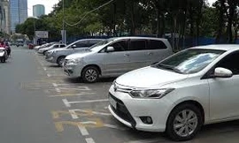 Bãi đỗ ôtô ở trung tâm Sài Gòn vắng khách trong ngày thu phí kiểu mới