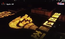 Mãn nhãn với màn xếp hình bằng đuốc mừng Quốc Khánh của Triều Tiên