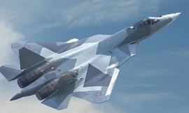 Tiêm kích Su-57 bay dọc bờ biển Latakia của Syria 