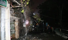  Hoảng hồn cột điện cháy nổ như pháo hoa ở Hà Đông