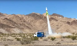 Nhà khoa học phóng tên lửa tự chế để chứng minh Trái Đất phẳng