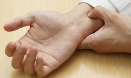 Cách bấm huyệt giảm ốm nghén cho bà bầu