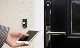 Khóa cửa điều khiển từ xa sản xuất tại Việt Nam