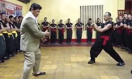 Công phu 'truyền điện' của Huỳnh Tuấn Kiệt là gì?