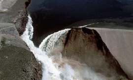 'Thủ phạm' khiến đê đập dễ sụp đổ