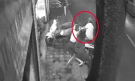 5 phụ nữ lao ra giật lại xe SH khỏi tay tên trộm có dao