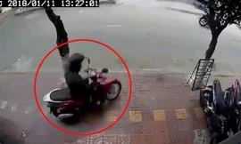'Đạo chích' táo tợn bẻ khóa, trộm xe máy ngay giữa phố