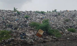 Bãi rác quá tải chất cao như núi tại Bạc Liêu