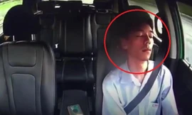Hoảng hồn tài xế ngủ gật suốt 1 phút khi ô tô đang vun vút chạy