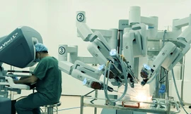 Dùng robot phẫu thuật ở bệnh viện lớn nhất TP HCM