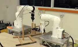 Phó giáo sư gốc Việt chế tạo robot lắp ráp ghế tự động