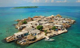 Khám phá cuộc sống trên hòn đảo đông đúc bậc nhất thế giới