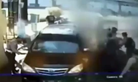 Khoảnh khắc quả bom liều chết nổ tung đồn cảnh sát Indonesia