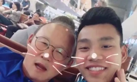 Tuyển thủ U23 lém lỉnh dạy thầy Park nói tiếng Việt