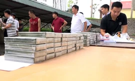 Phát hiện hơn 300 bánh heroin giấu trong xe bán tải ở Lào Cai