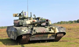 Cận cảnh xe tăng Oplot-M của Thái Lan khai hỏa