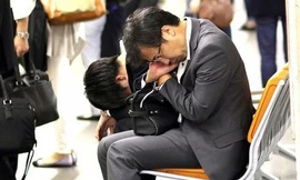 Lo dân làm việc đến chết, Nhật Bản đề xuất nghỉ làm sáng thứ hai