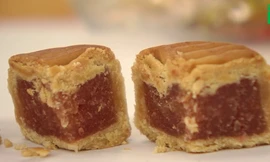 Có gì trong bánh Trung thu siêu rẻ giá 5.000 đồng/chiếc?