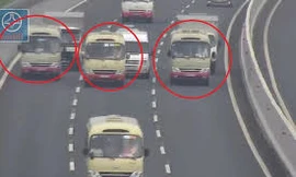 3 xe khách ngông nghênh dàn hàng ngang trên cao tốc Hà Nội - Hải Phòng