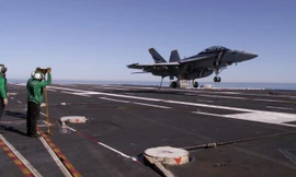 Thiết bị giúp máy bay quân sự hạ cánh an toàn trên tàu sân bay Mỹ