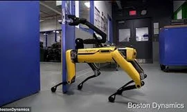 Robot gây kinh ngạc với khả năng tự mở cửa để chạy ra ngoài