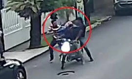 Chưa kịp ra tay, 2 tên cướp bị nạn nhân đánh phủ đầu