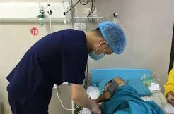 Uống rượu đến vỡ tĩnh mạch, nôn ra máu