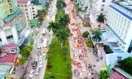 Hà Nội xén dải phân cách trên đường đẹp nhất Việt Nam