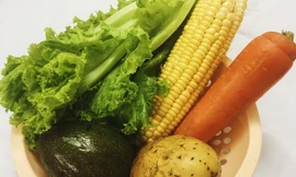 Món salad rau củ nhiều màu sắc giải nhiệt mùa hè