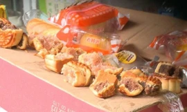 Bánh Trung thu 2000 đồng: Ăn vào có làm sao?