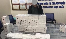 Tóm gọn lô hàng iPhone XS mới nhất trị giá hàng tỷ đồng ở Tân Sơn Nhất