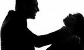 Bóp cổ, bơm rượu độc vào miệng vợ đang mang thai