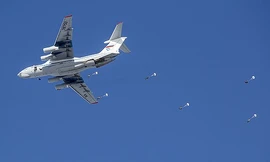 Máy bay Il-76 đổ quân trong cuộc tập trận Zapad-2017