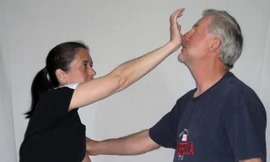 Ứng phó với nguy hiểm khi ở nhà một mình