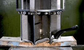 Sức mạnh của máy ép thủy lực kết hợp lưỡi cắt