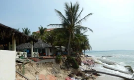 Cả chục resort ở Mũi Né tan hoang vì bờ biển sạt lở