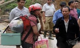 Yên Bái: Lũ cuốn phăng mọi thứ, dân rời bản vừa đi vừa khóc