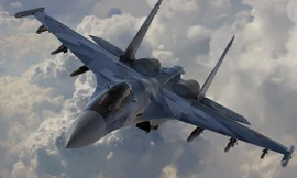 Máy bay tiêm kích thế hệ 4++ Su-35S biểu diễn trên bầu trời Vladivosto